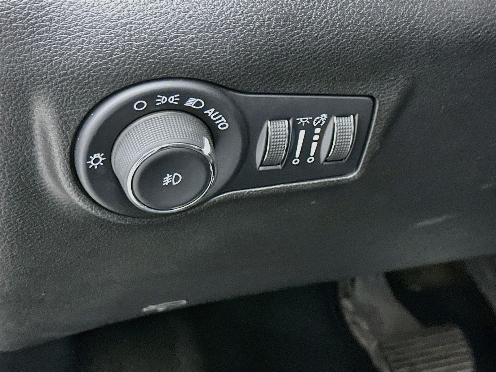 Used 2024 Bright White Clearcoat Jeep Latitude image 11