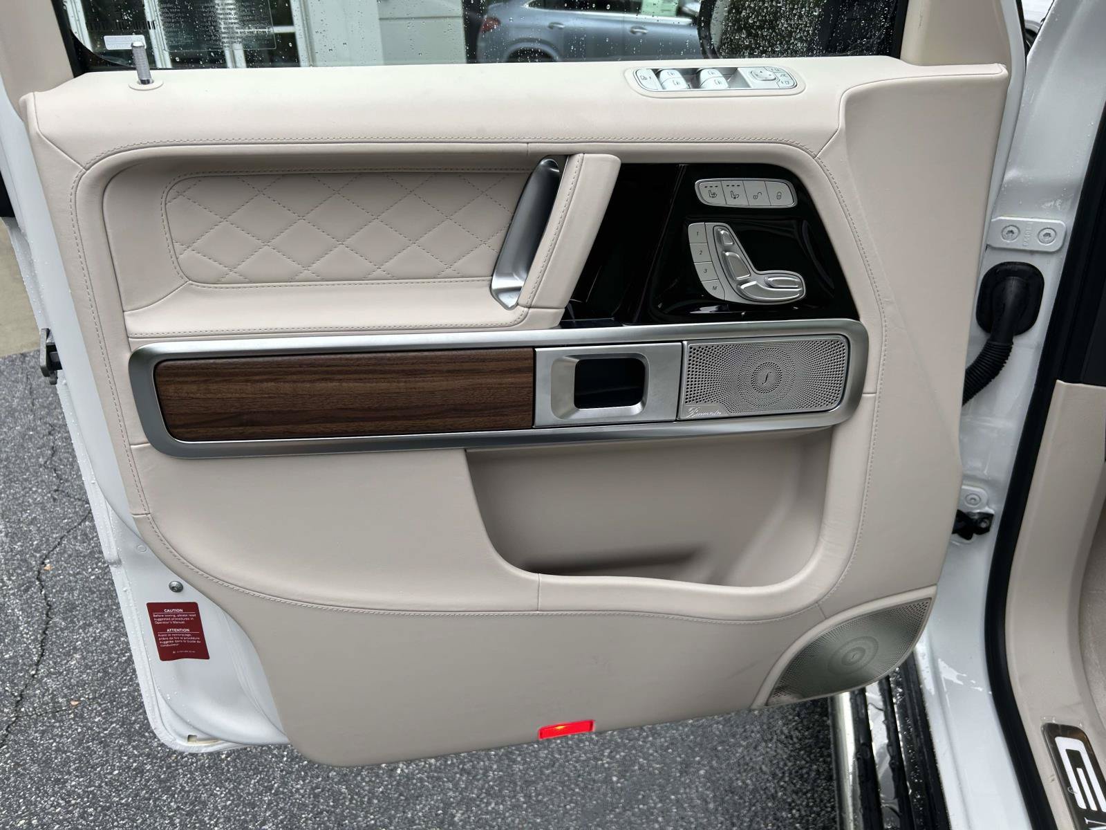 New 2027 MANUFAKTUR Moonlight White Metallic Mercedes-Benz G 580e SUV image 15