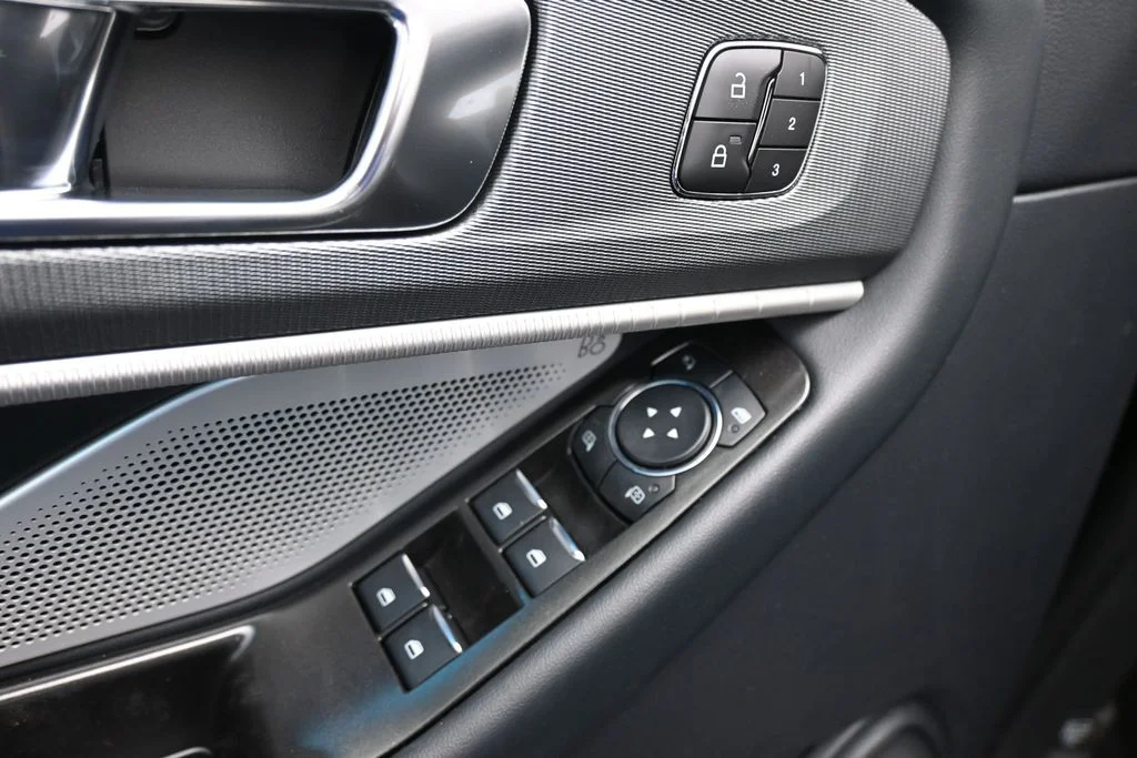 New 2026 Agate Black Metallic Ford ST image 11