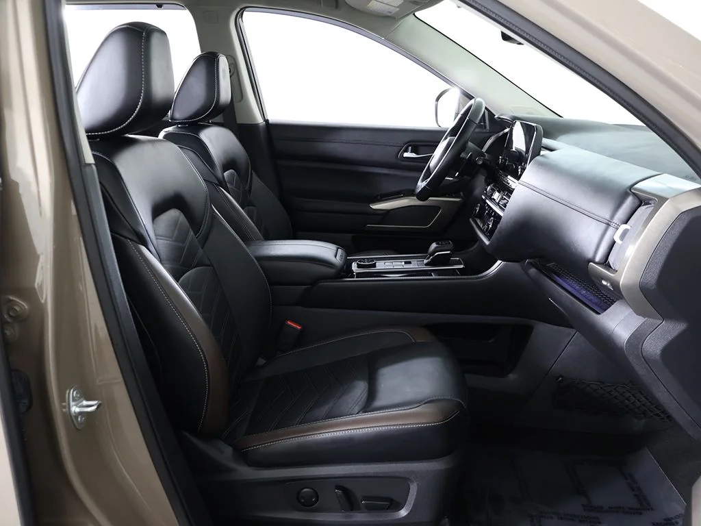 Used 2023 Beige Nissan Platinum image 36