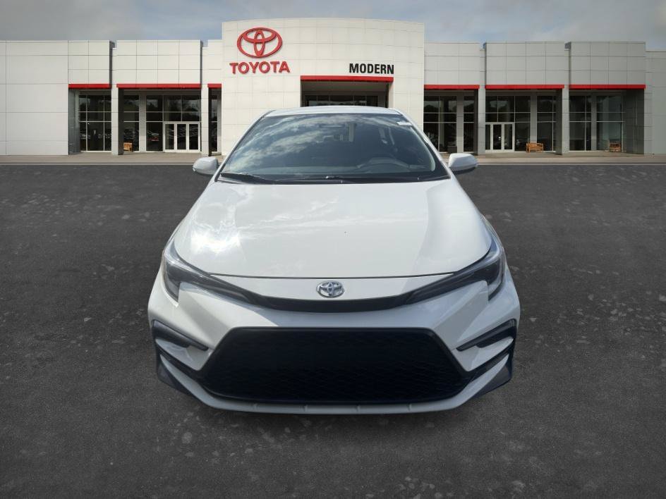 Used 2025 Ice Toyota SE image 2