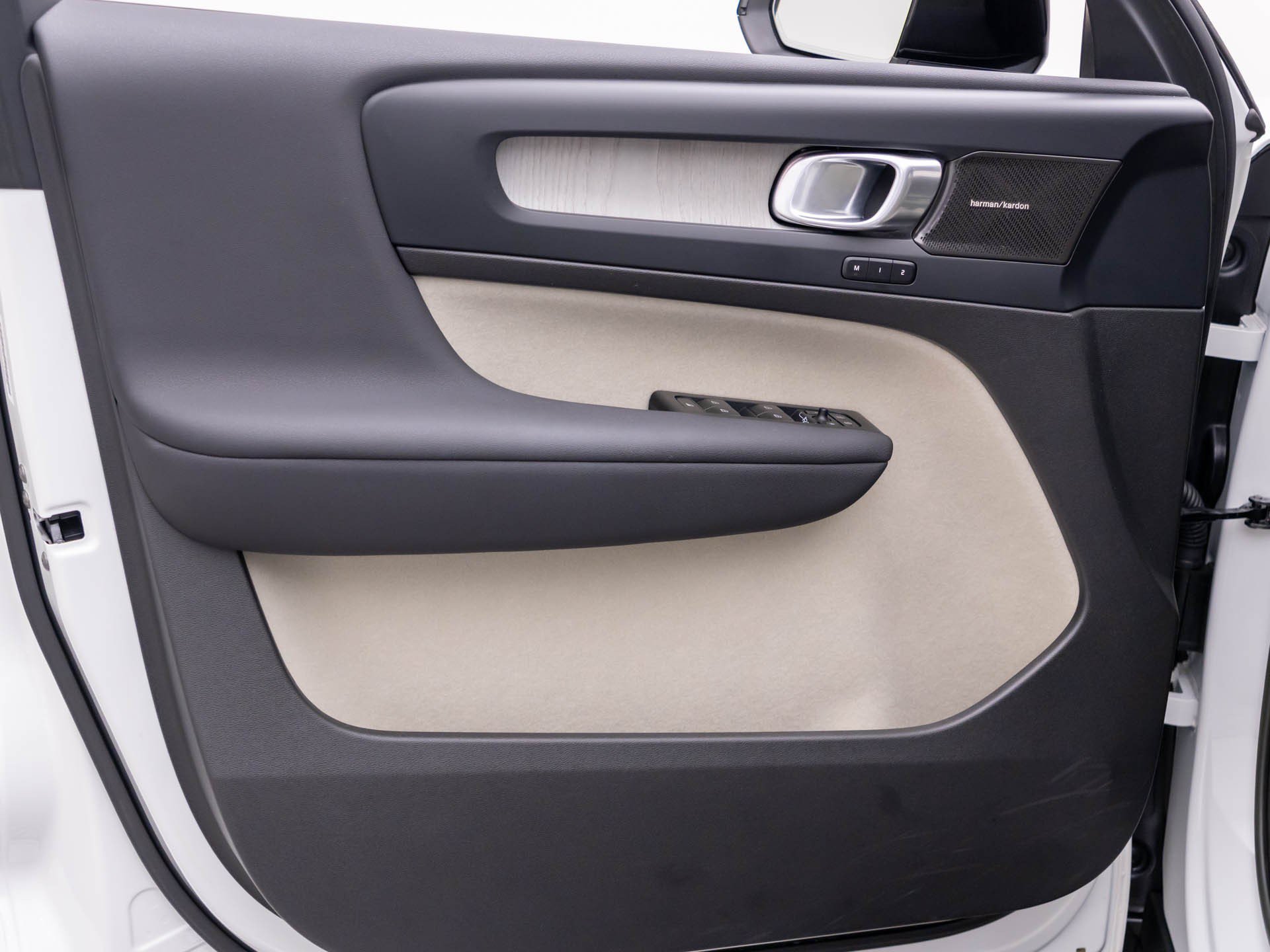 Used 2023 White Volvo Ultimate image 14