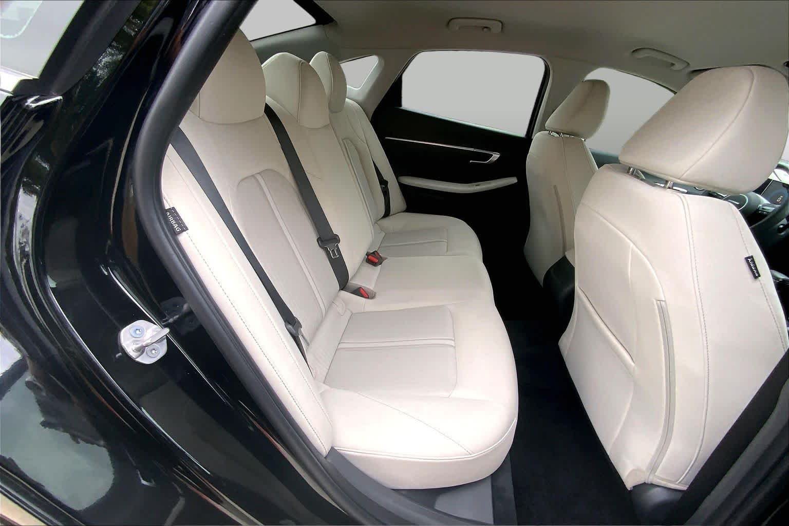 Used 2025 Abyss Black Hyundai SE image 19