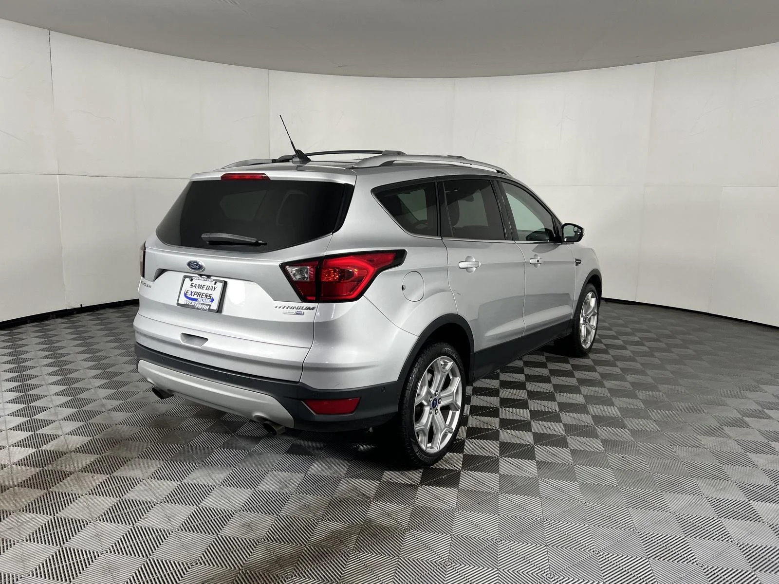 Used 2019 Ingot Silver Ford Titanium image 4