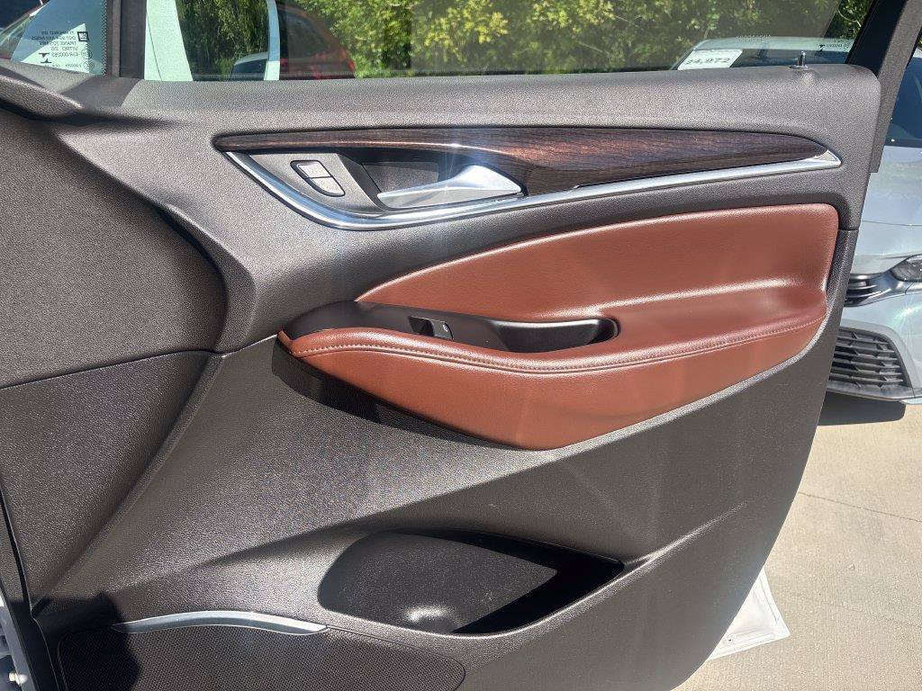 Used 2020 White Buick Avenir image 30
