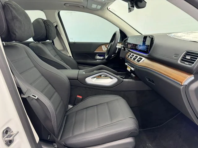 New 2026 MANUFAKTUR Moonlight White Metallic Mercedes-Benz GLS 450 image 18