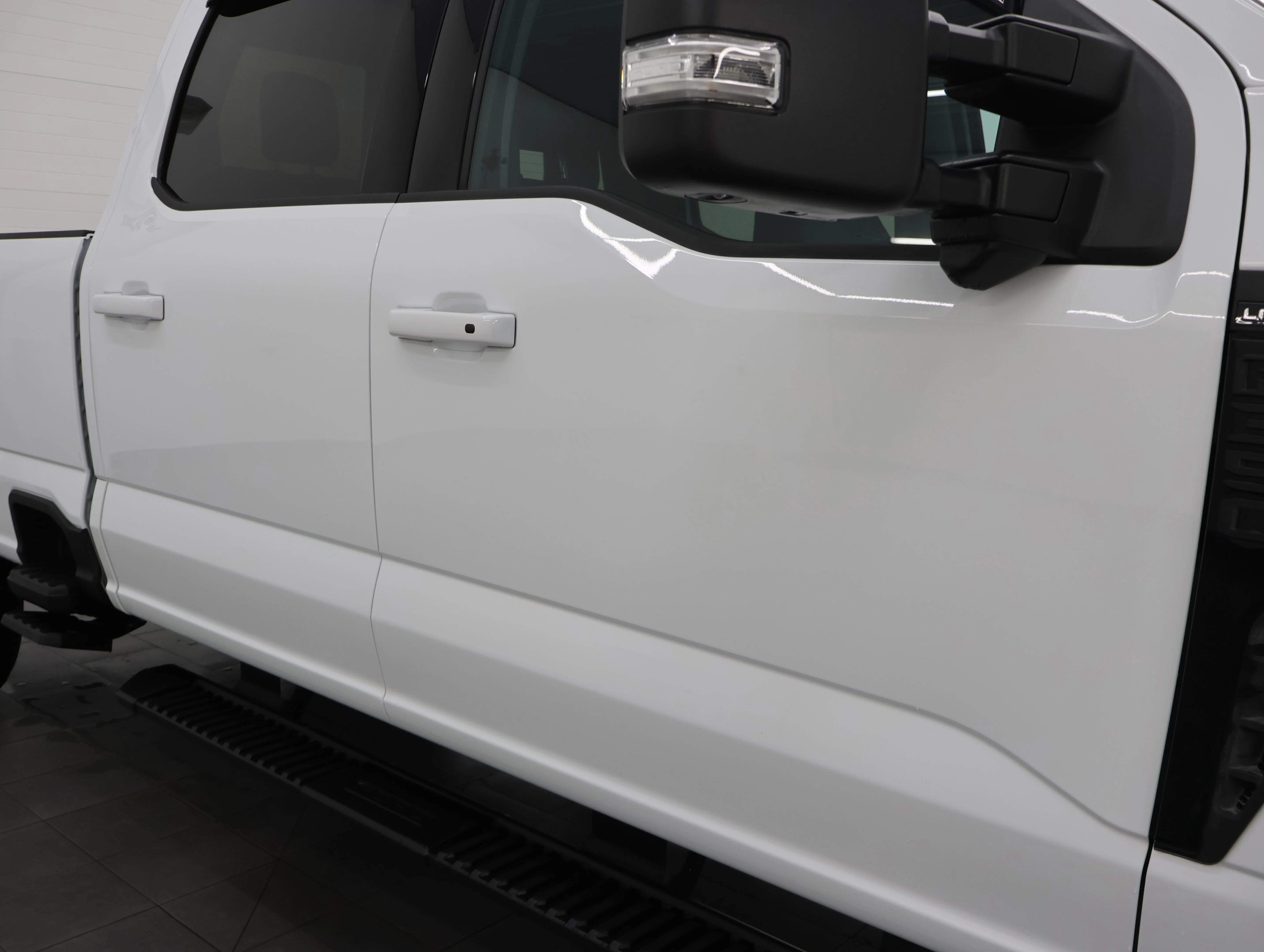 Used 2024 Oxford White Ford Lariat image 27