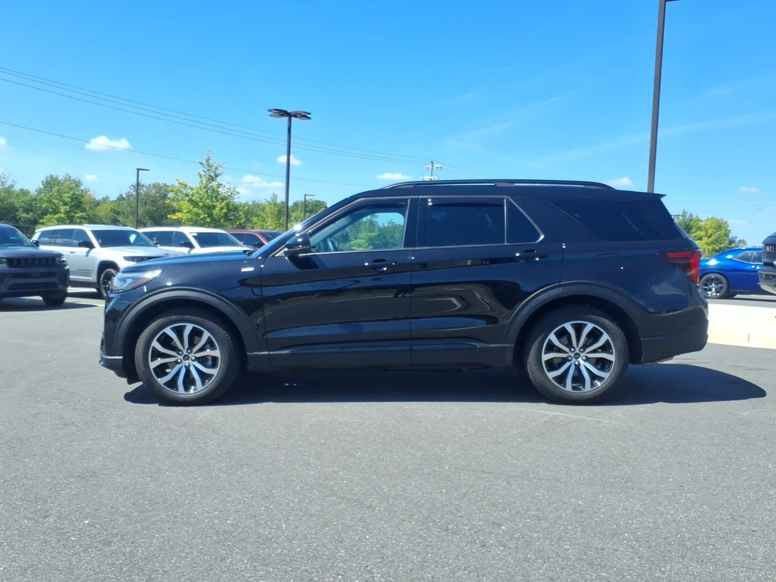 Used 2025 Agate Black Metallic Ford ST-Line image 3