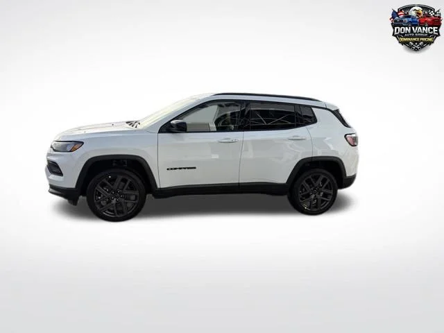 New 2026 Bright White Clearcoat Jeep Latitude image 2
