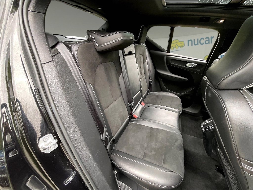 Used 2021 Black Volvo R-Design image 16