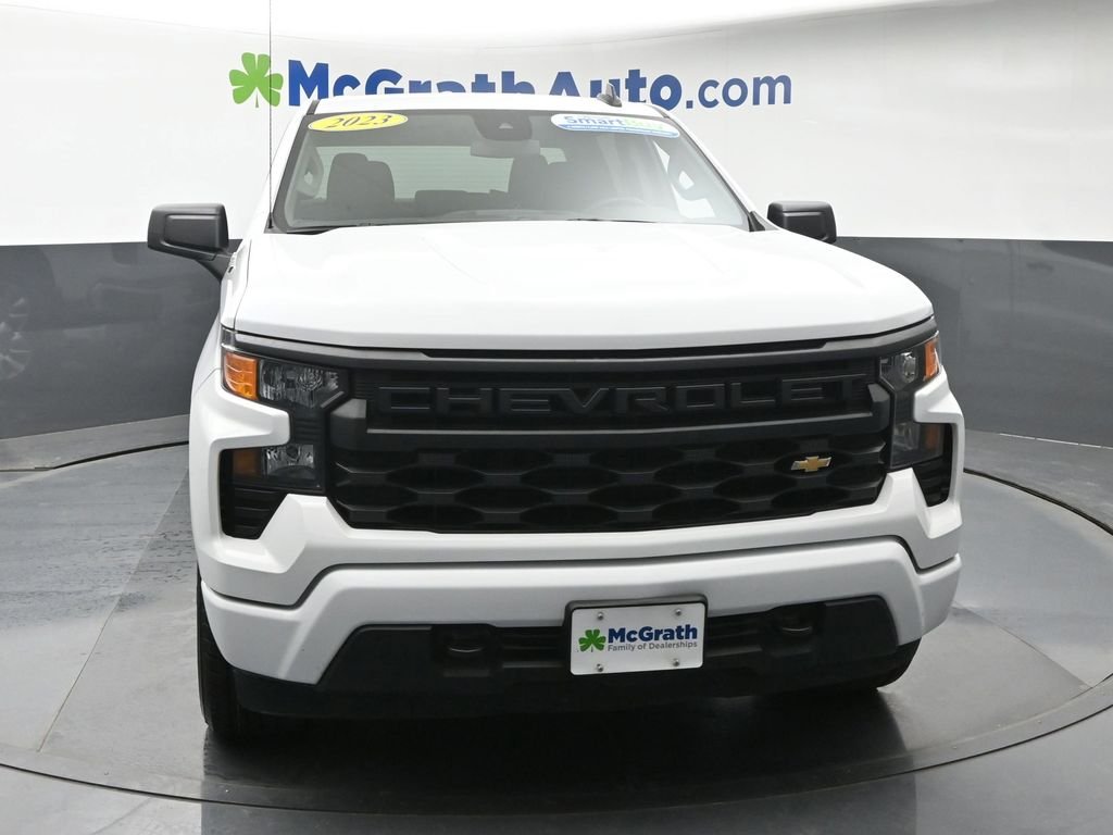 Used 2023 White Chevrolet Custom image 5