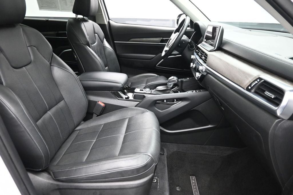 Used 2021 White Kia SX image 9