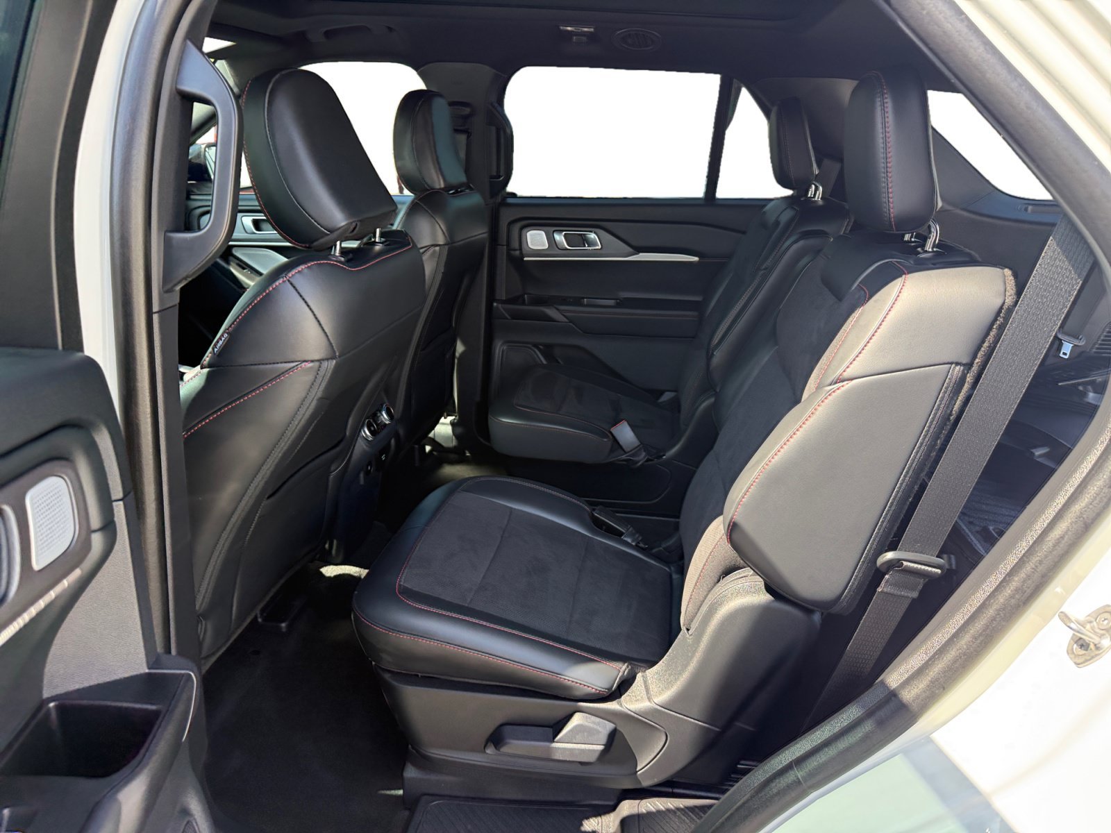Used 2025 White Metallic FORD ST image 16