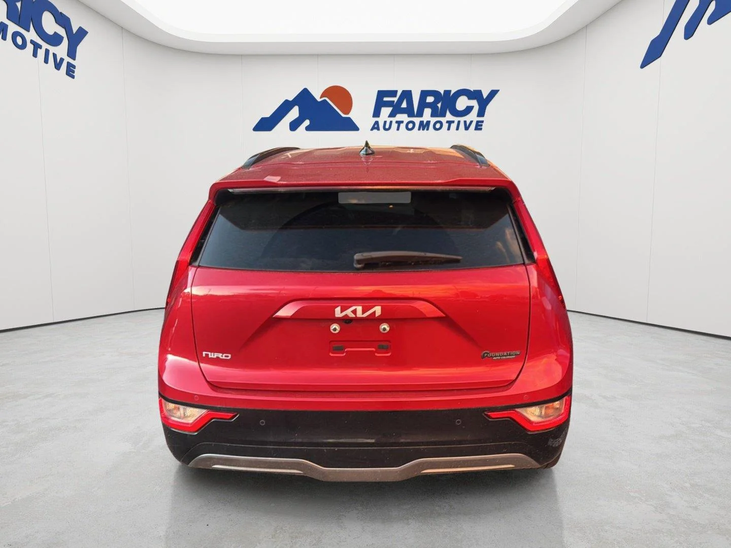 Used 2023 Runway Red Kia Wind image 6