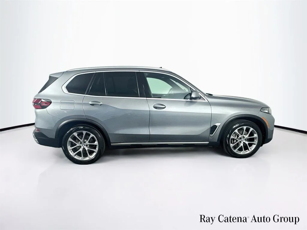 Used 2024 Gray BMW xDrive40i image 8