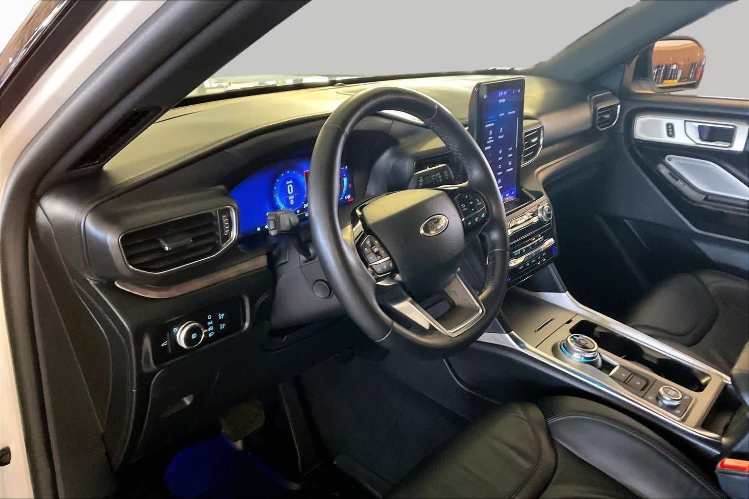 Used 2023 Star White Metallic Tri-Coat Ford Platinum image 15