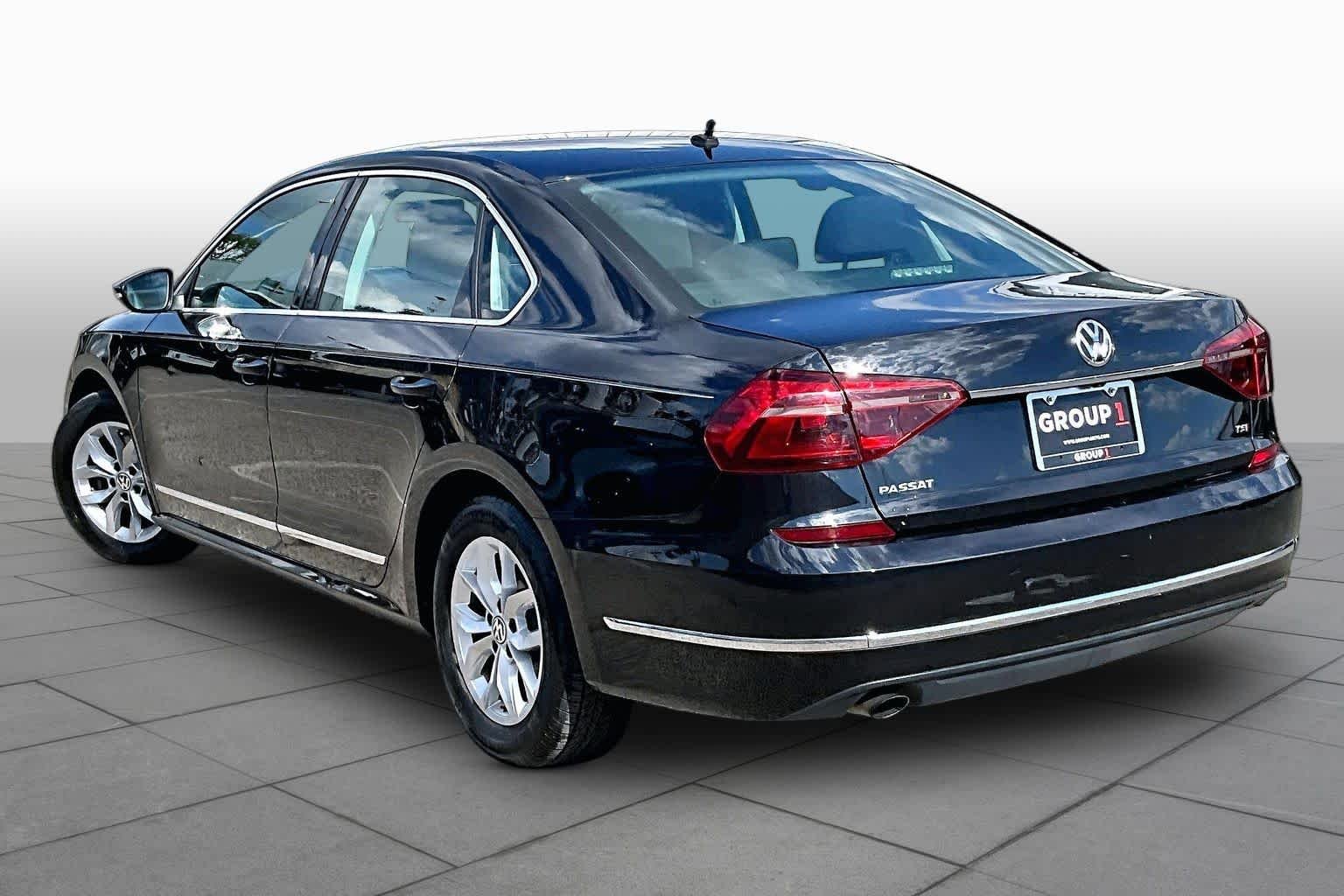 Pre-Owned 2017 Volkswagen Passat 1.8T S