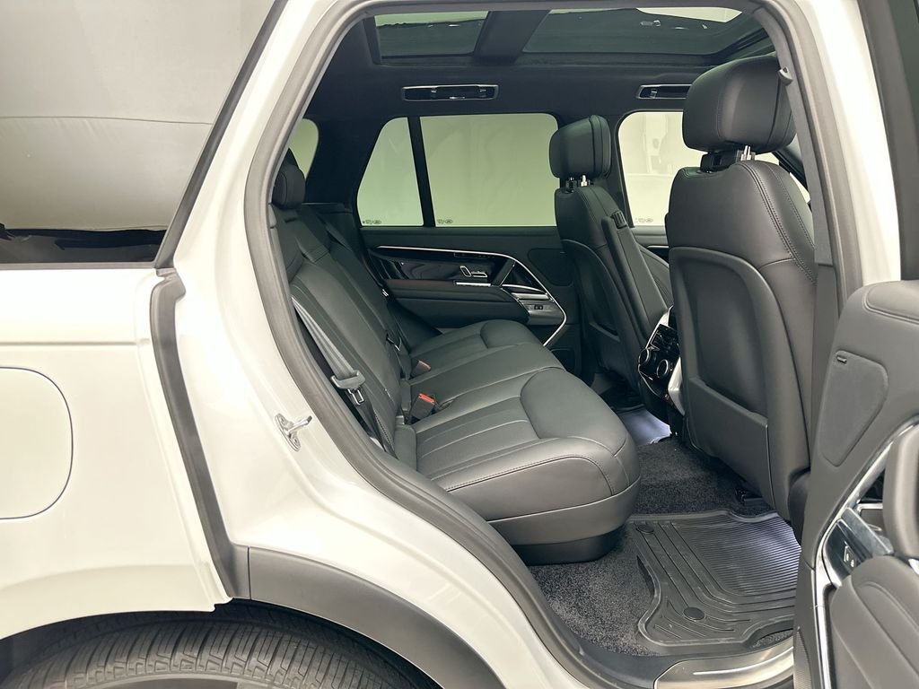 New 2026 Fuji White Land Rover SE image 7
