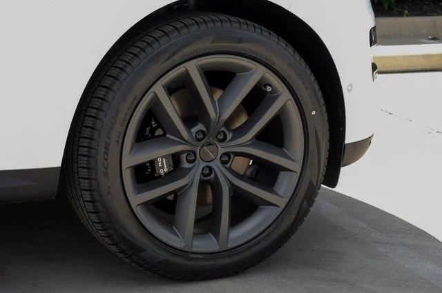 New 2026 Fuji White Land Rover SE image 67