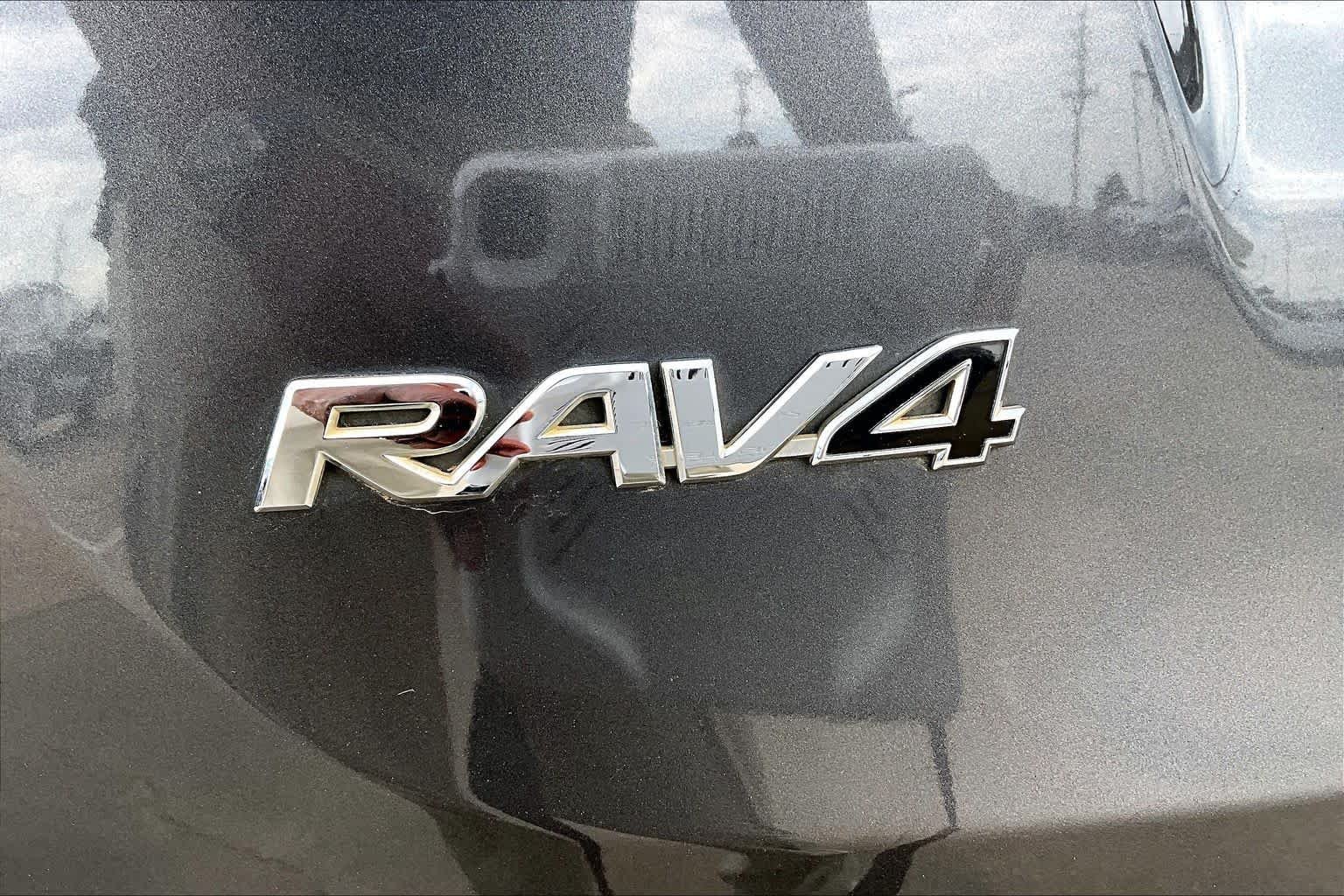 Used 2014 Magnetic Gray Metallic Toyota Limited image 10