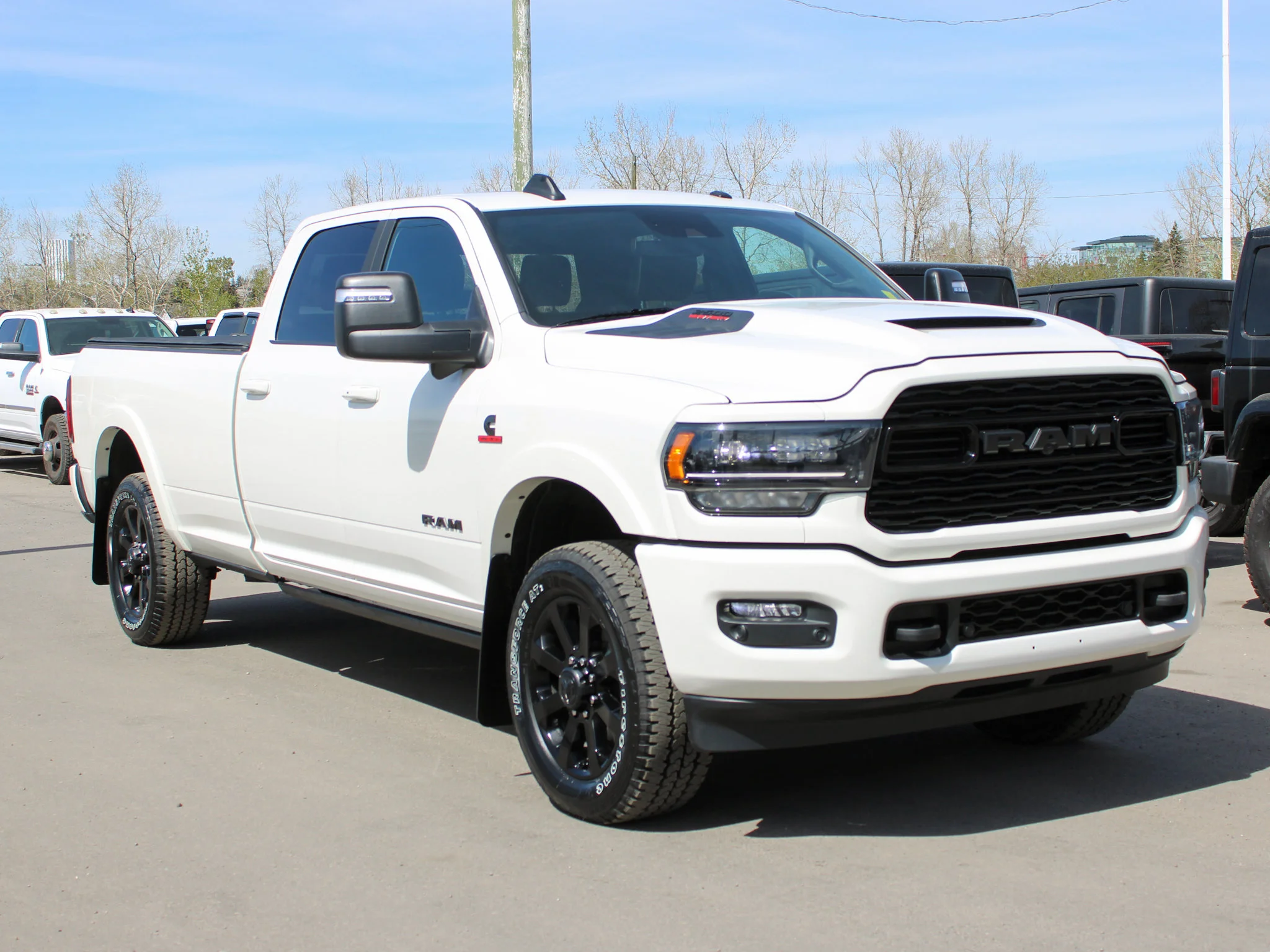 Certified Used 2024 White RAM Limited * Cummins Diesel | Night Edition | 5th Wheel & Gooseneck | Apple CarPlay | Adaptive Cruise image 9