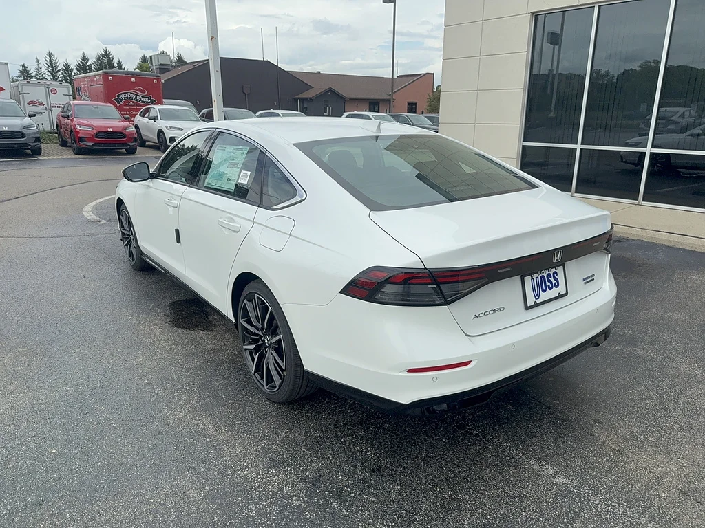 New 2026 Platinum White Pearl Honda Touring image 7