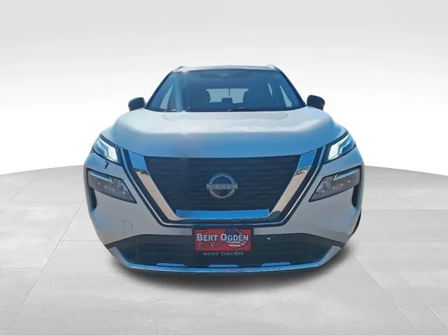 Used 2023 White Nissan Platinum image 2