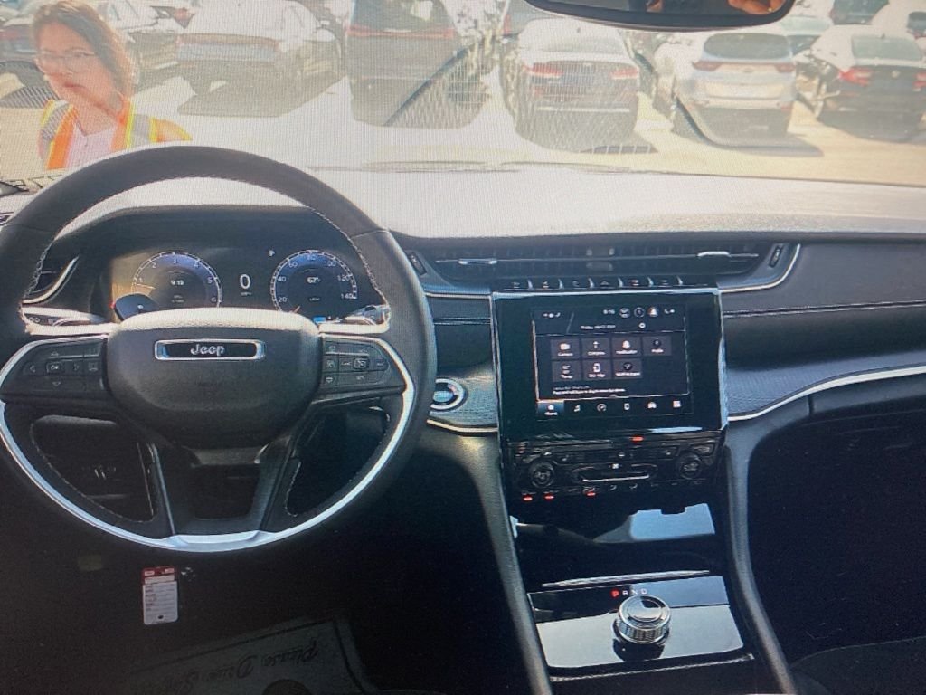 Used 2024 Gray Jeep Altitude image 12