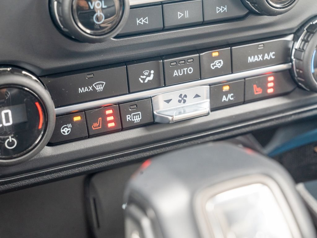 Used 2024 Gray Ford Wildtrak image 30