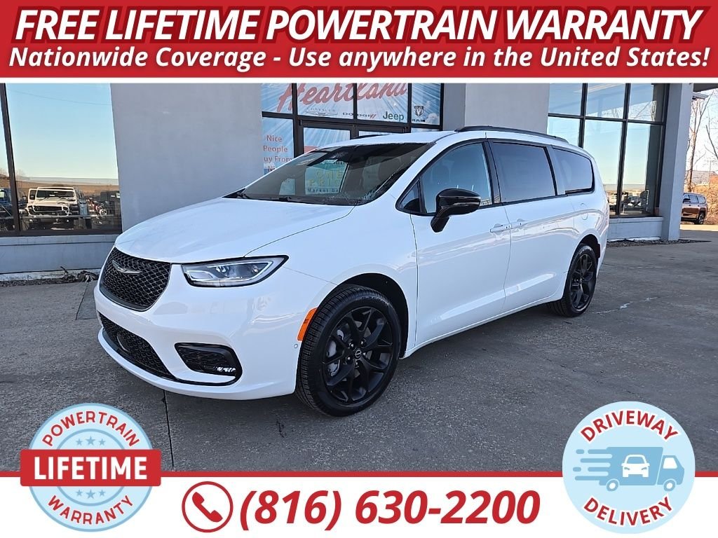 2026 Chrysler Pacifica Select AWD's photo