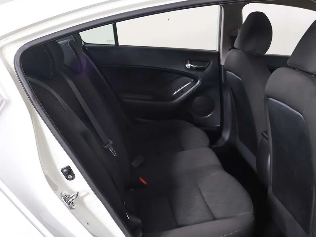 Used 2016 White Kia LX image 24