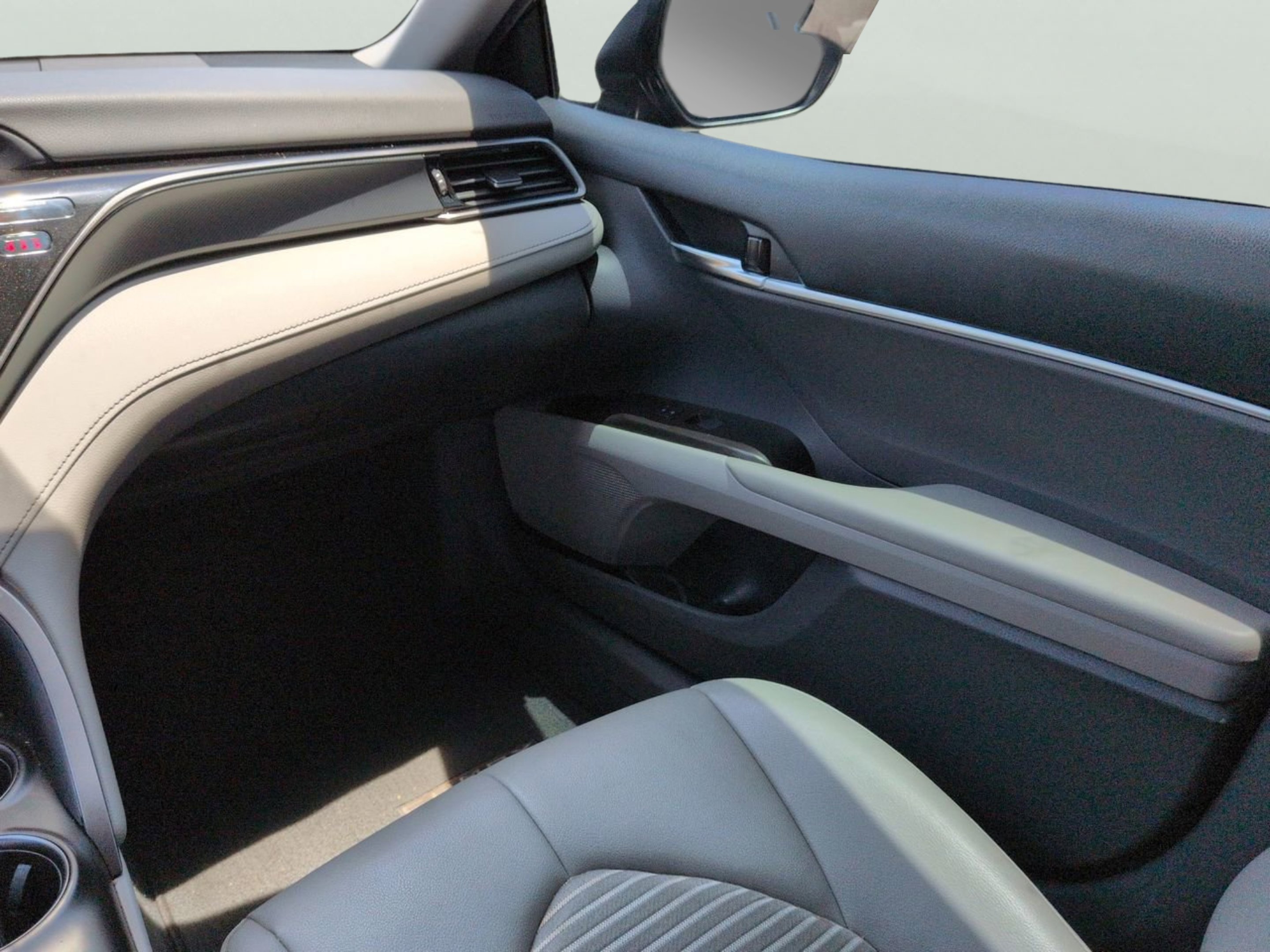 Used 2023 Midnight Black Metallic Toyota SE image 13