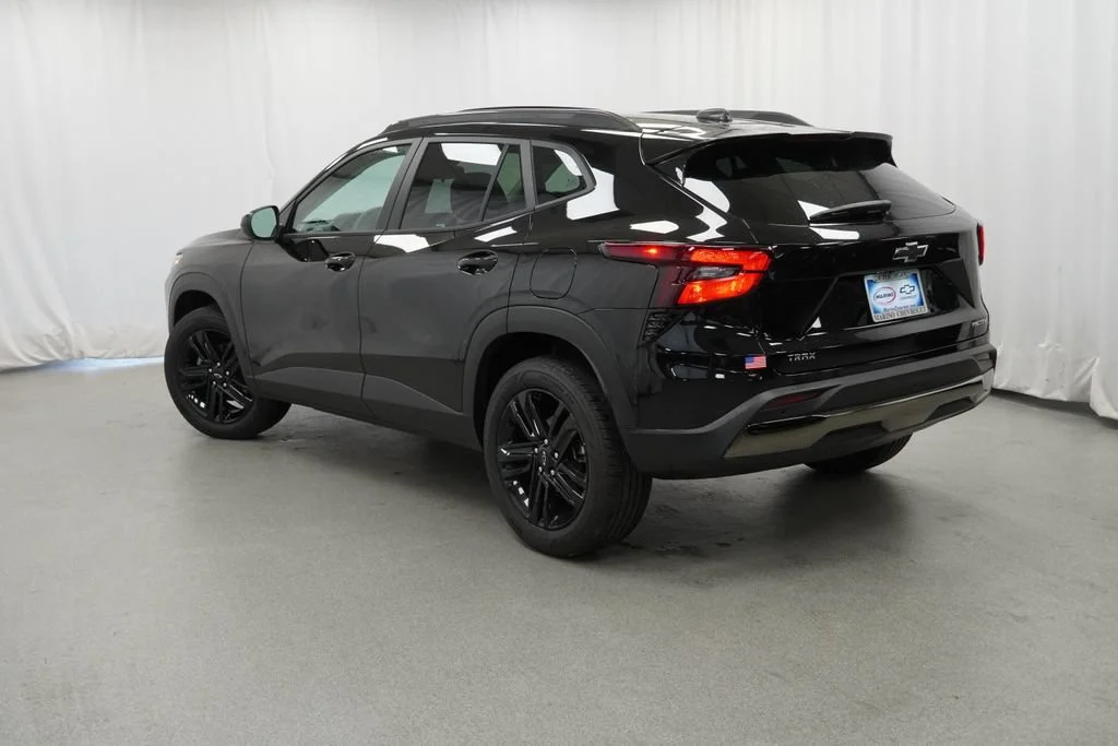 New 2026 Mosaic Black Metallic Chevrolet ACTIV image 4