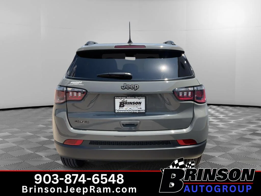 New 2026 Sting-Gray Clearcoat Jeep Latitude Altitude image 4