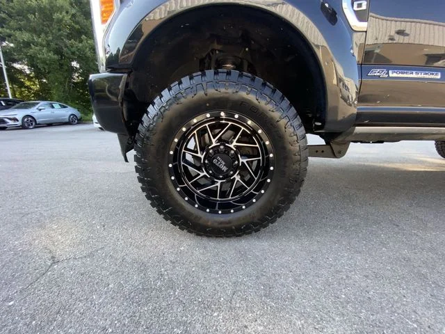 Used 2019 Black Ford Platinum image 10
