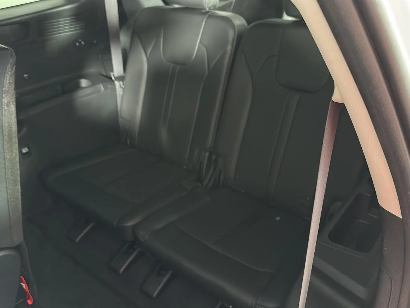 Used 2022 Glacial White Pearl Kia  image 18