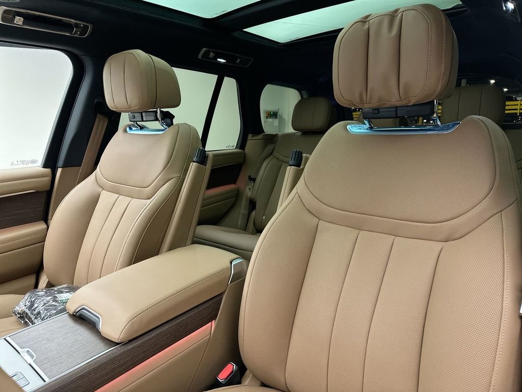 New 2026 Fuji White Land Rover SE image 10