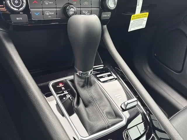 New 2026 White/off-white Jeep Latitude image 36