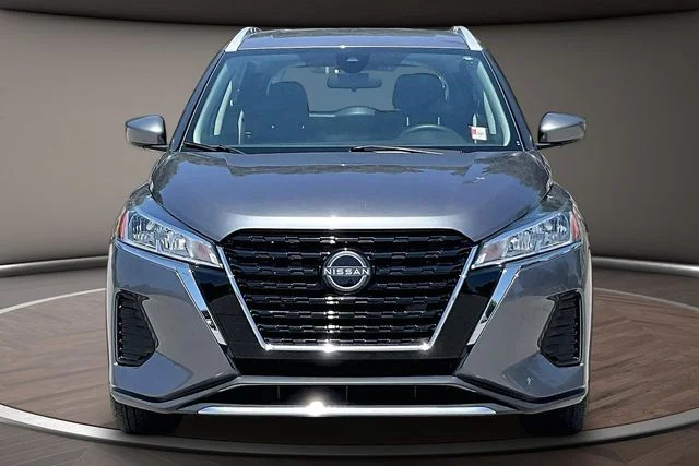 Used 2024 Gray Nissan SV image 3