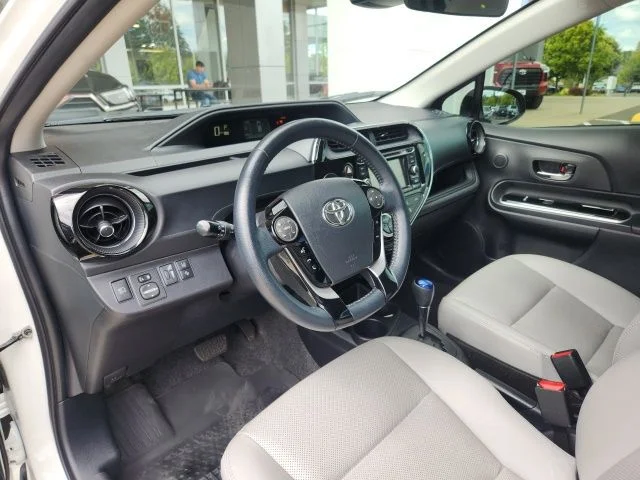 Used 2018  Toyota Four image 11