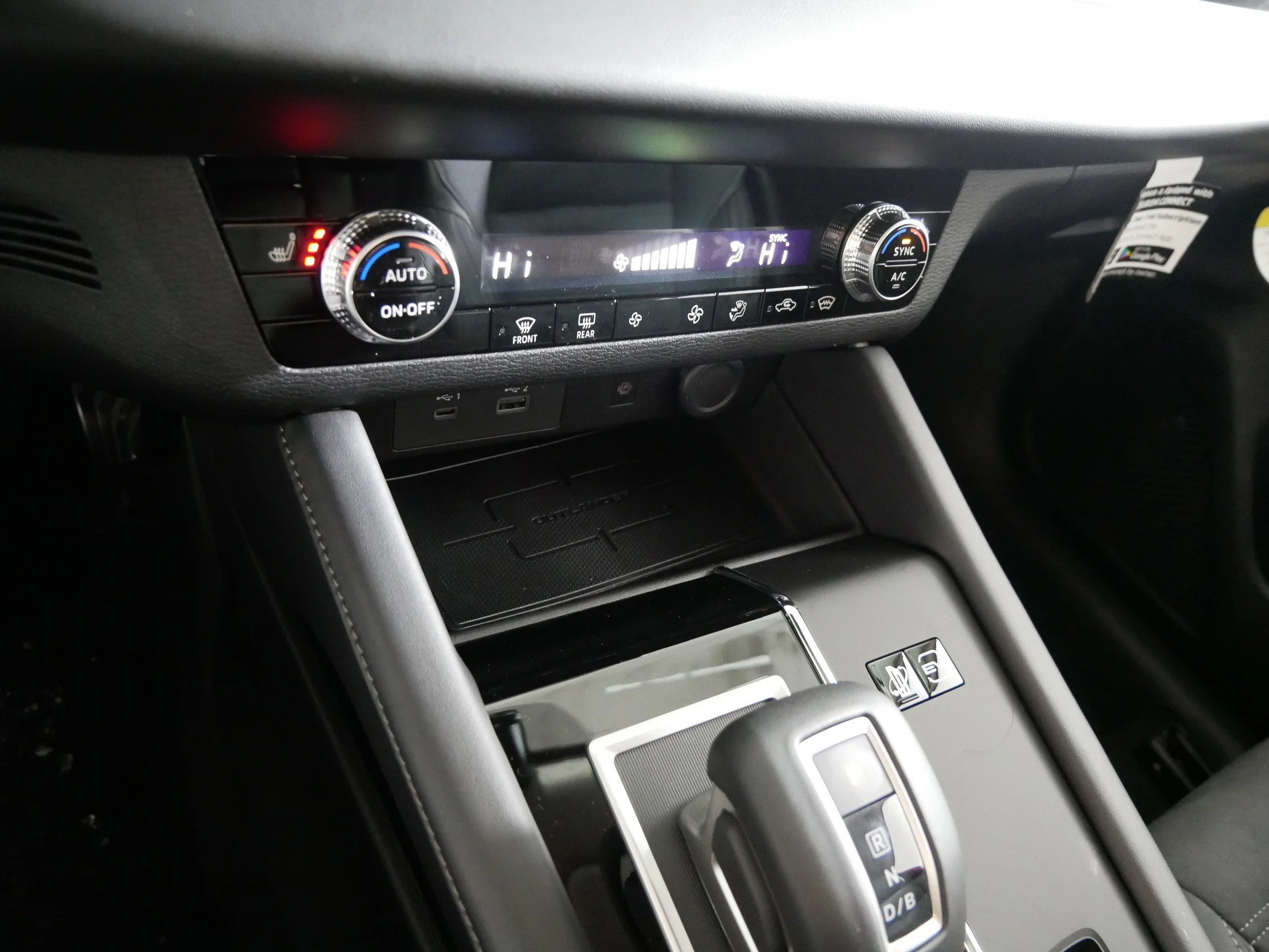 2025 Mitsubishi Outlander Plug-in Hybrid SE - Photo 7