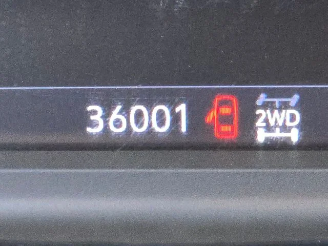 Used 2023 White Chevrolet LT image 34