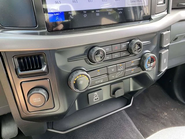 New 2026 Oxford White Ford XLT image 15