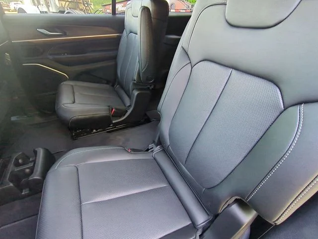 New 2026 Steel Blue Exterior Paint Jeep Limited Reserve image 20