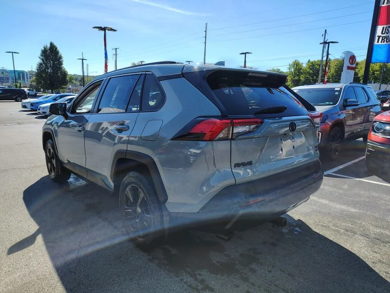 Used 2023  Toyota XLE image 6