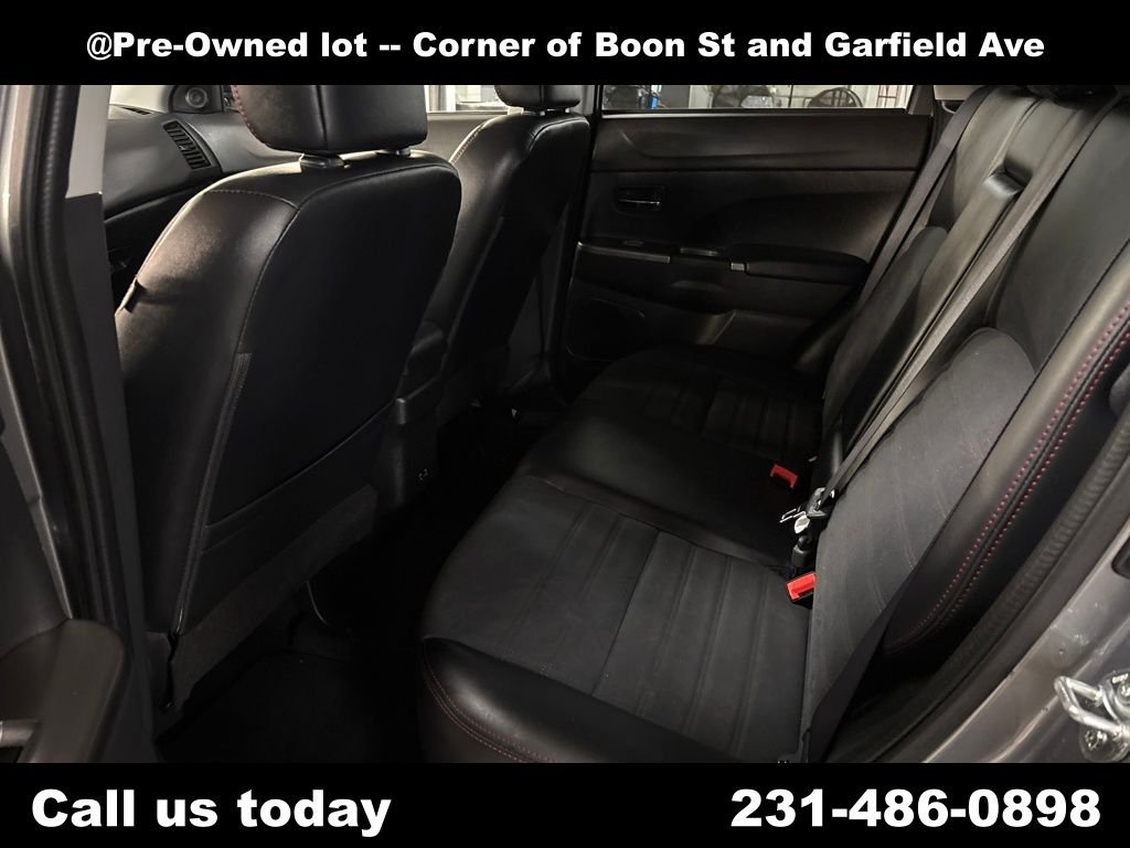Used 2025  Mitsubishi 2.0 SE image 25