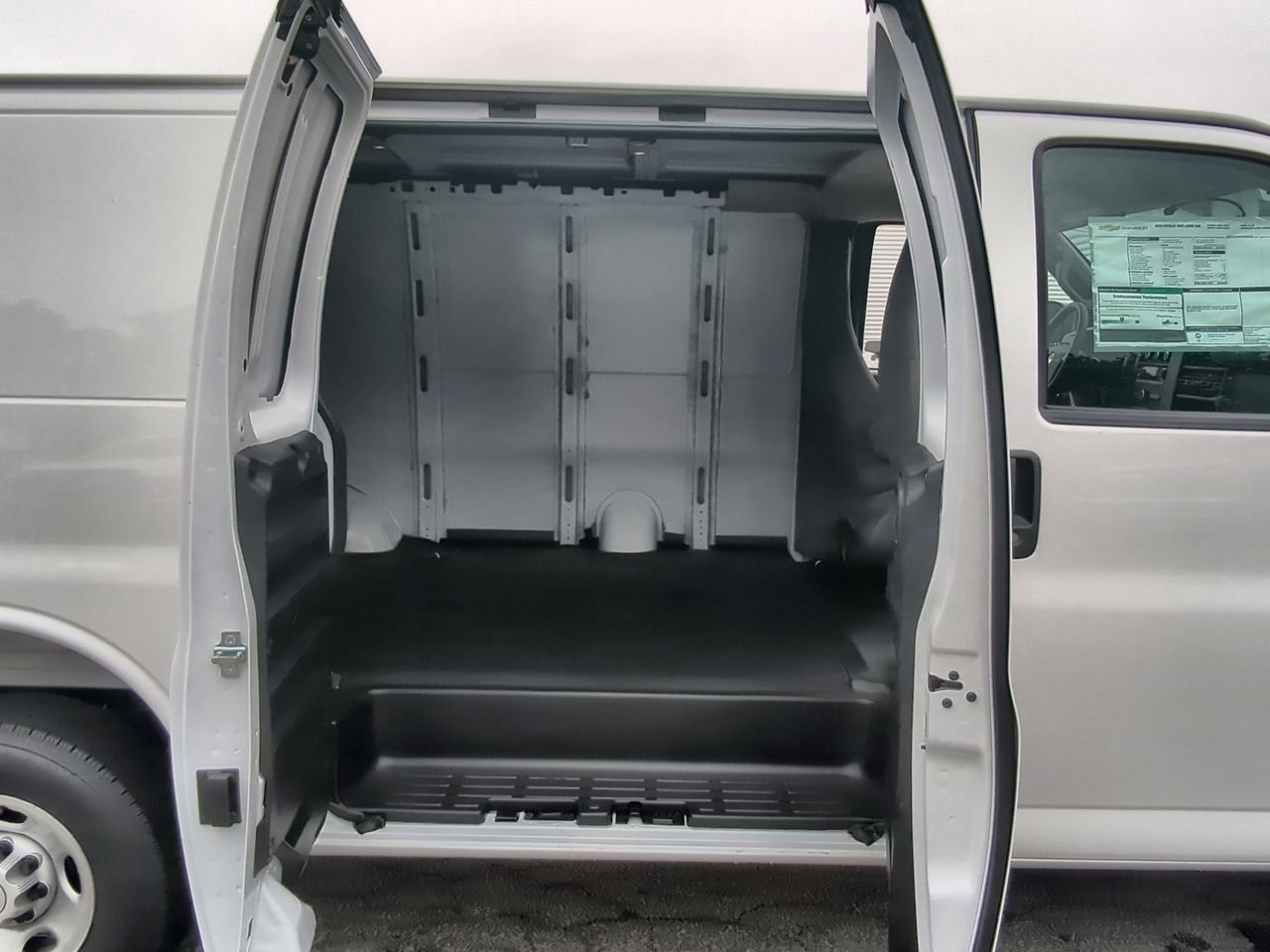 2025 Chevrolet Express Cargo Work Van - Photo 31