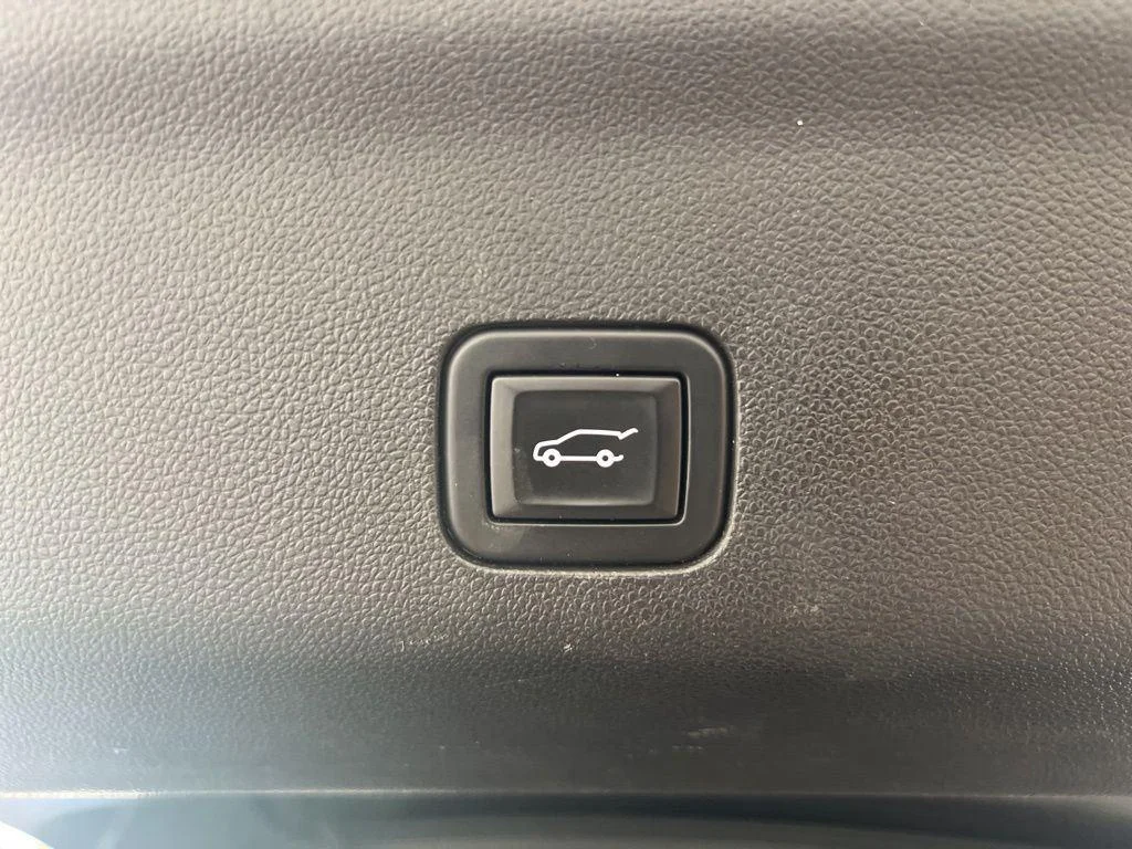 Used 2021 Crystal White Cadillac Sport image 30