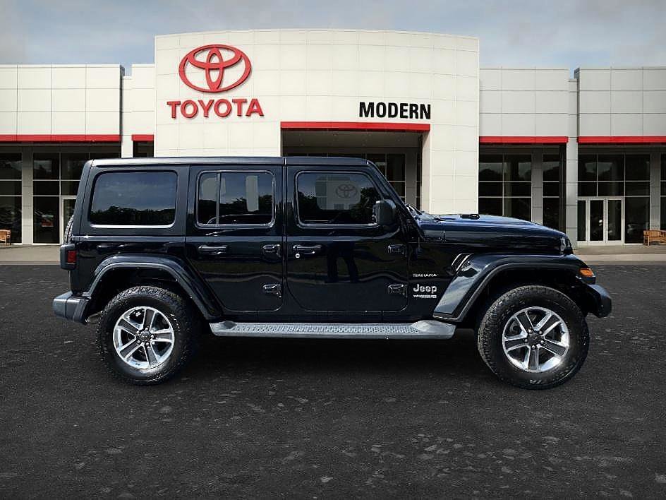 Used 2022 Black Clearcoat Jeep Unlimited Sahara image 4