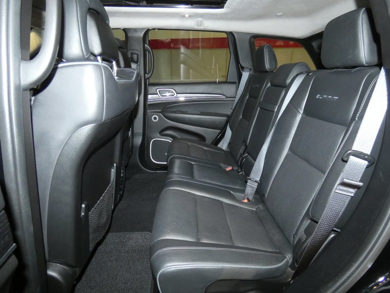 Used 2020 DIAMOND BLACK CRY Jeep 4d SUV 4WD Summit V6 image 27
